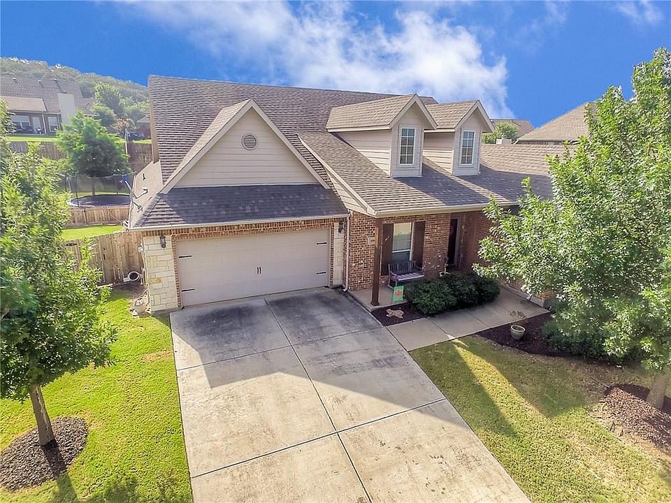 1st image of 608 Sydney Ln