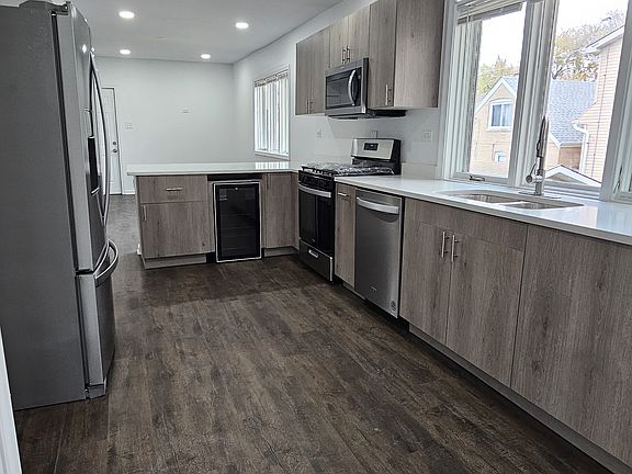 2nd image of 5230 S Lockwood Ave #2R