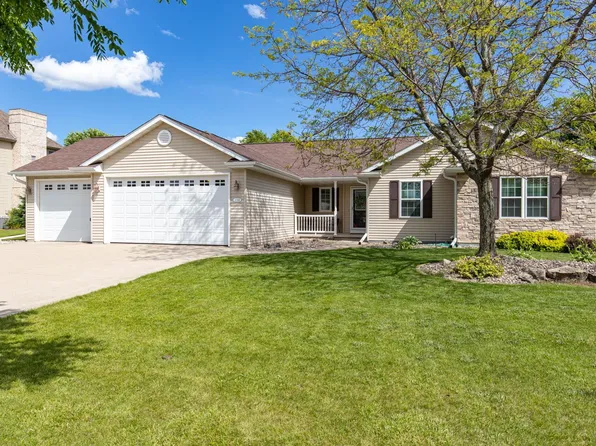 N1766 Medina Dr, Greenville, WI 54942