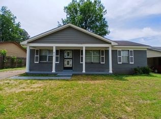 819 W Raines Rd, Memphis, TN 38109
