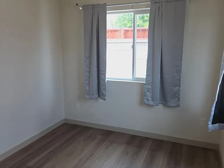 1805 Saint James Pl — Photo 15