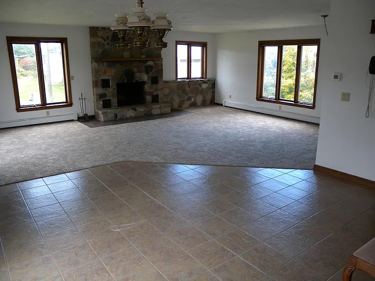8960 Hatch Hollow Rd — Photo 4