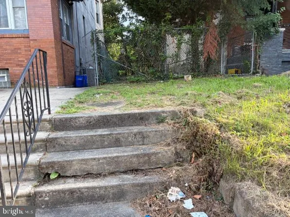 2220 W Tioga St, Philadelphia, PA 19140