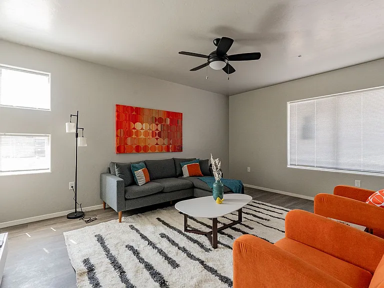 Bellevue Apartments — Photo 3