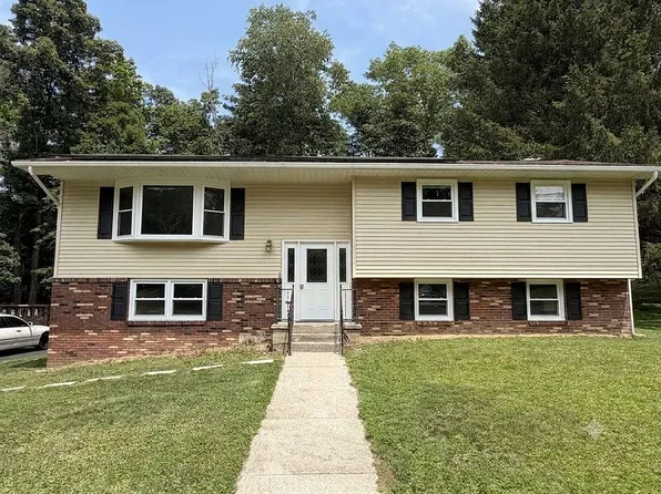 710 Keystone Dr, Stroudsburg, PA 18360