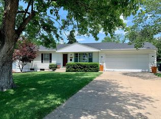 7564 Windsor Dr, Omaha, NE 68114