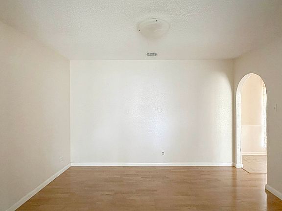 4th image of 4104 Deer Top St