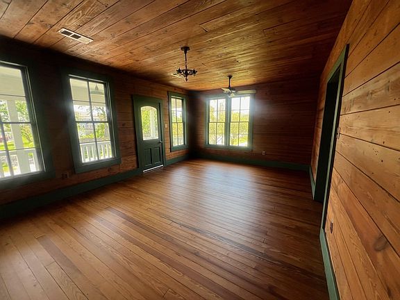 2nd image of 618 Bayridge Rd