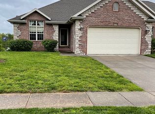 805 E Crystal Ave, Nixa, MO 65714