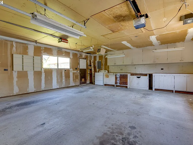 2430 SE Park Ave — Photo 39