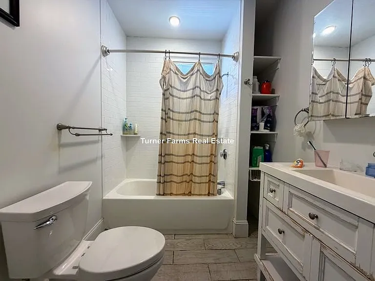 118 Holland St — Photo 9