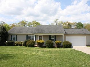 232 Maplewood Ln, Taylorsville, NC 28681