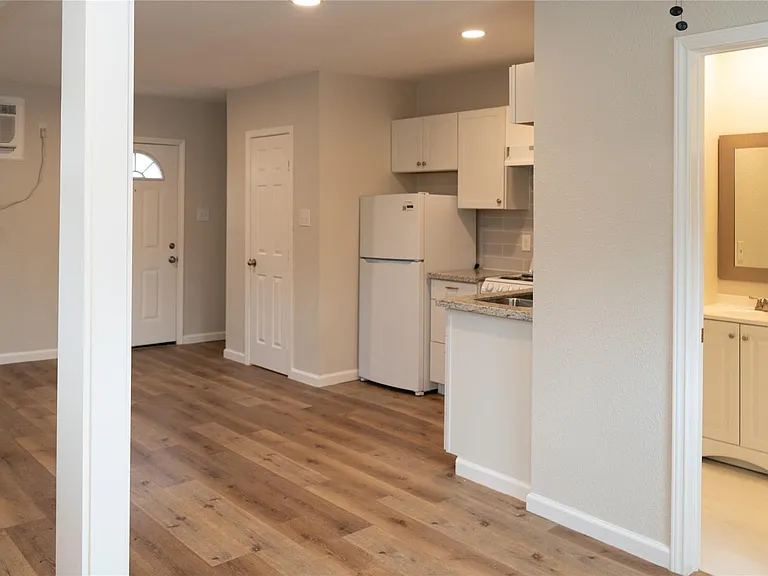 97 Anthony St #B — Photo 8