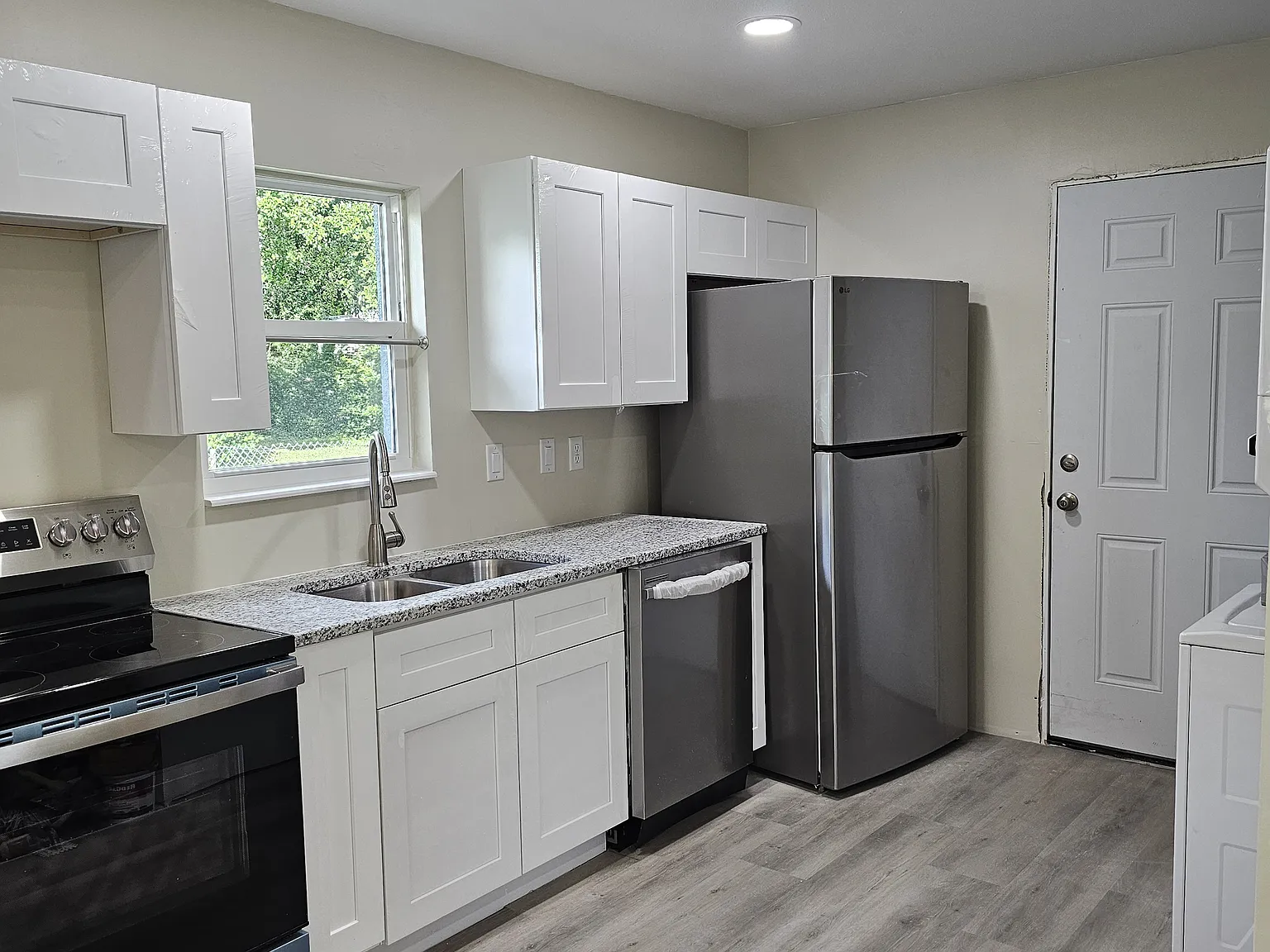 2 bed, 850 sqft, $1,750 — Photo 2