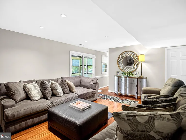 2 Merry Dell Dr — Photo 12