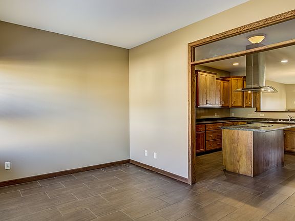 5th image of 956 Parkland Dr