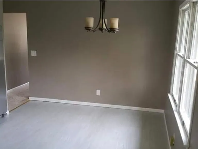213 E Washington St — Photo 3