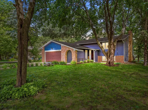 2555 Geneva Ave N, Oakdale, MN 55128