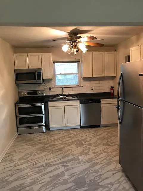 2 bed, 1.5 bath, 1180 sqft, $2,295 — Photo 3