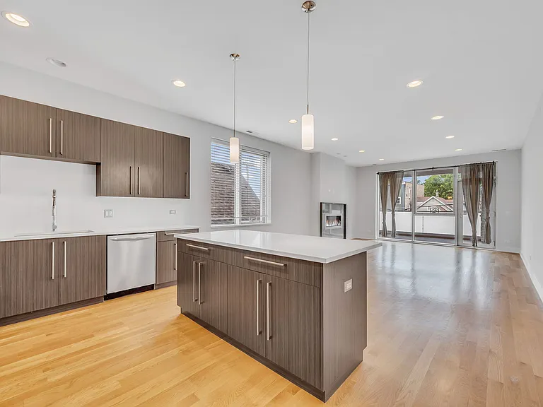 3201 W Wabansia Ave #4A — Photo 3