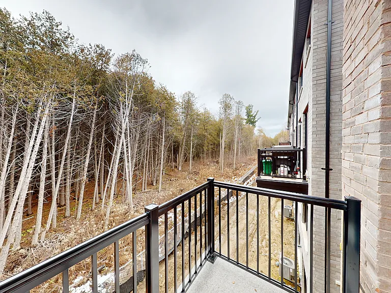 126 Blue Forest Cres — Photo 16
