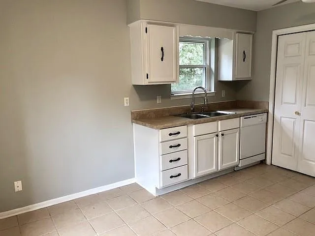 6313 Medearis Ct — Photo 6