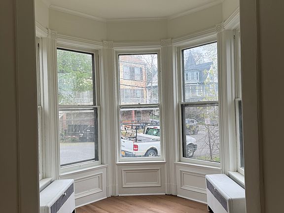 4th image of 13 S Franklin St #1