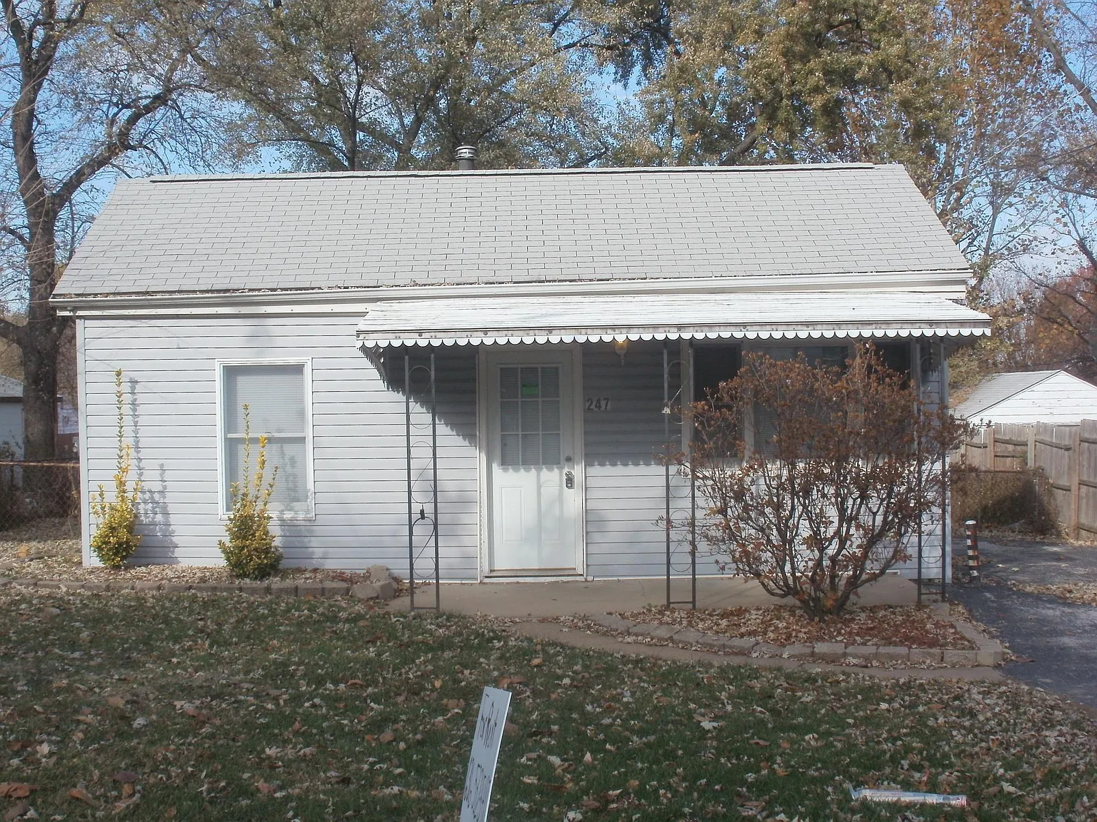 247 Buddie Ave photo 1