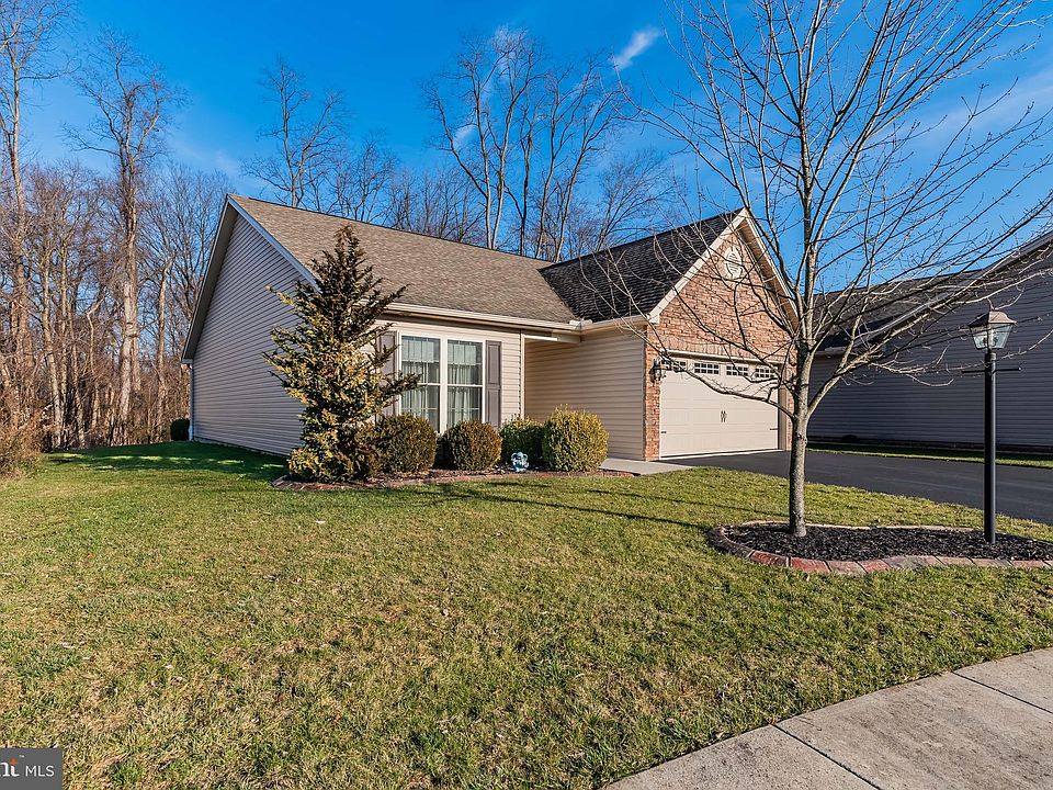2nd image of 114 Thorncroft Dr