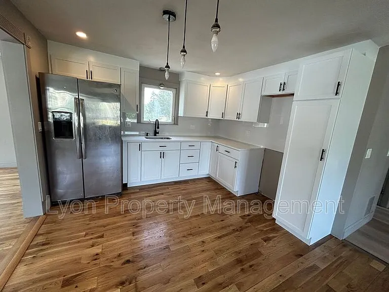 28 Lauder Ave — Photo 2