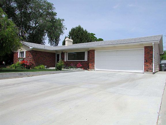 3rd image of 1911 Brookside Dr