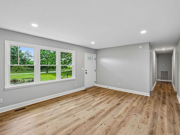 5th image of 512 New Rock Creek Rd