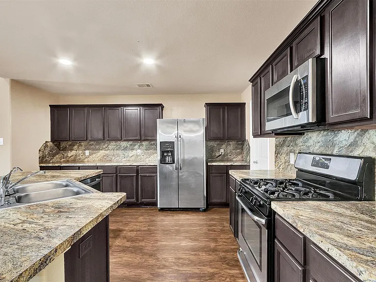 2119 Treasure Mountain Dr — Photo 7