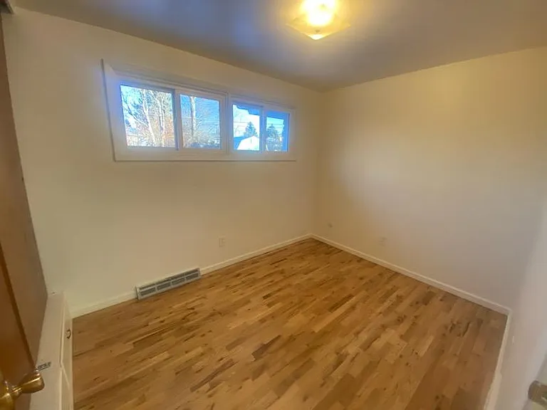 617 27th Ave NE — Photo 10