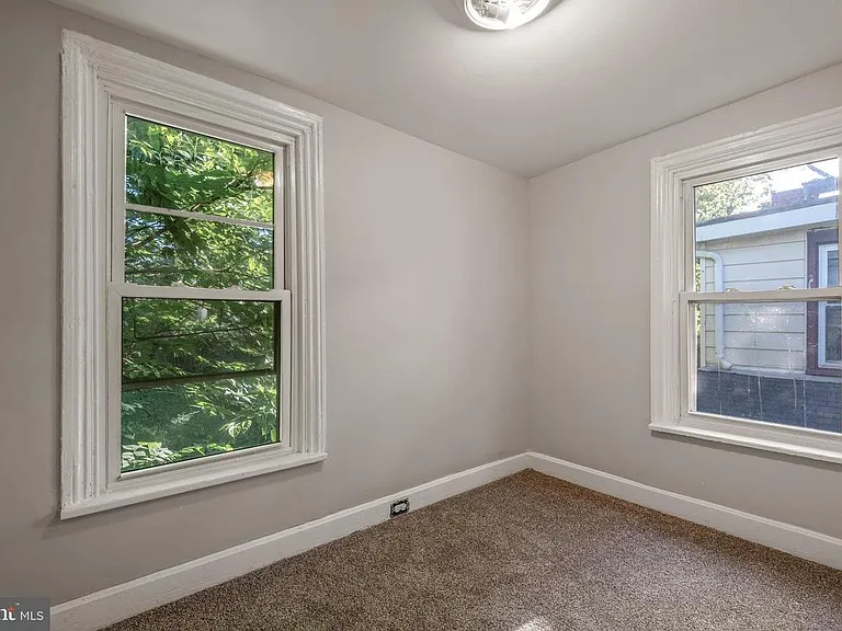 124 W Penn St — Photo 13