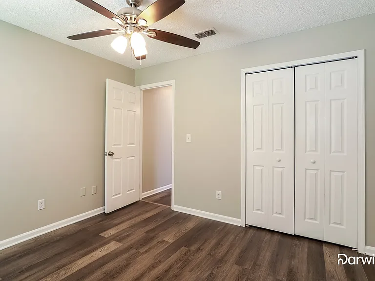 407 Willow Green Dr — Photo 11