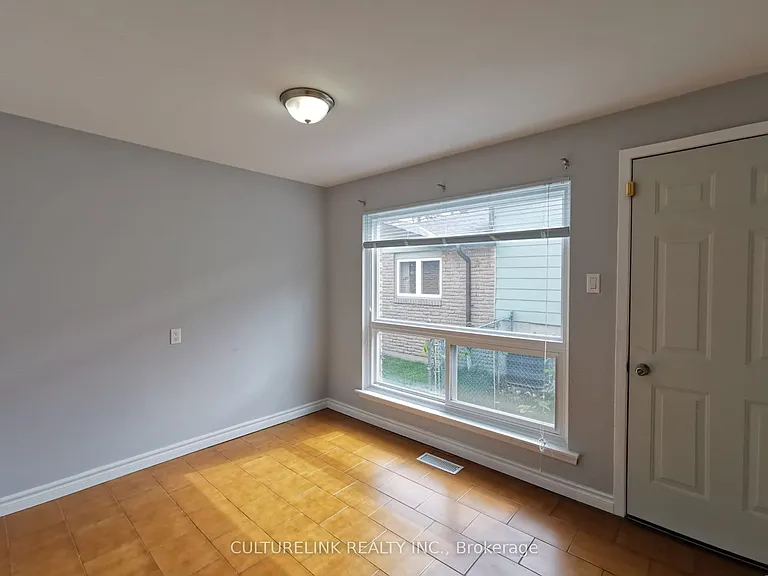 18 Westwater Dr — Photo 11
