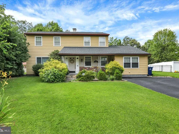 28 Matthew Dr, Reading, PA 19608