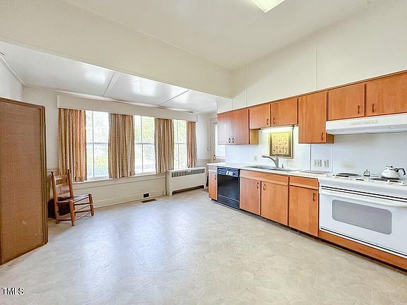 32nd image of 302 Halifax St