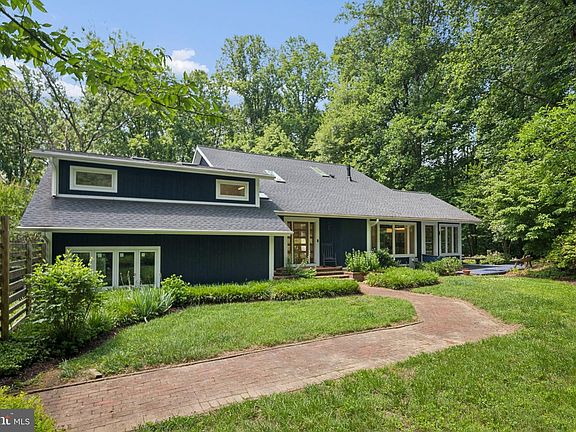 2nd image of 18 Woodward Ct