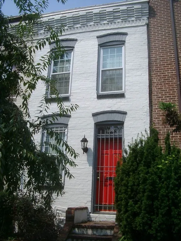 696 4th St NE photo 1