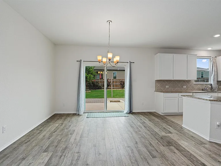 305 Los Cobos Ln — Photo 6