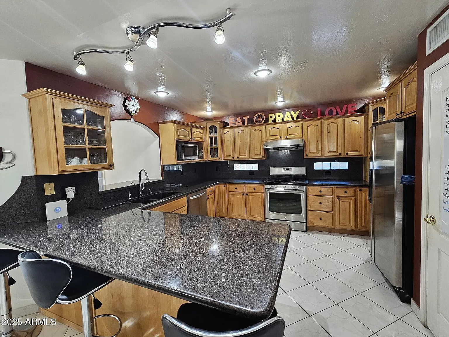3 bed, 3.5 bath, 2401 sqft, $2,975 — Photo 4