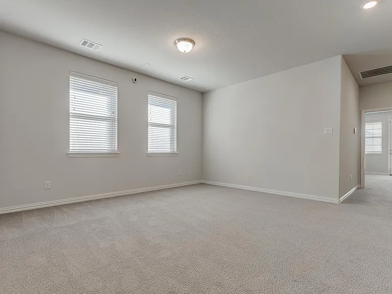 1366 Elaine Dr — Photo 7