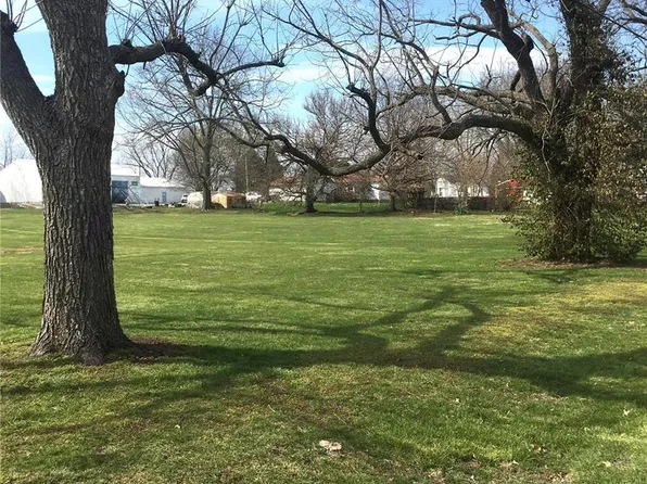 1323 S 2nd St, Greenville, IL 62246