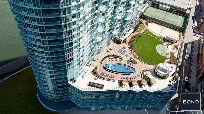 Rented by Bond New York | media 9