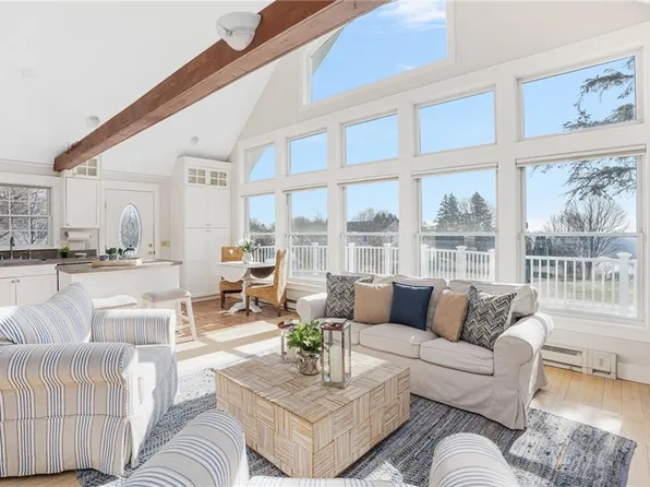 143 Summit Ave, South Kingstown, RI 02879