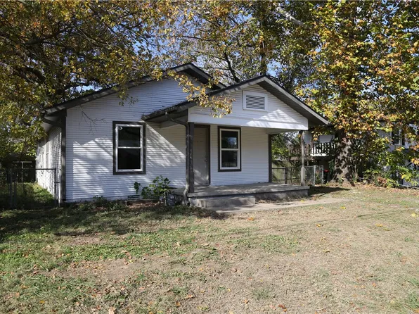 818 Crutcher St, Springdale, AR 72764