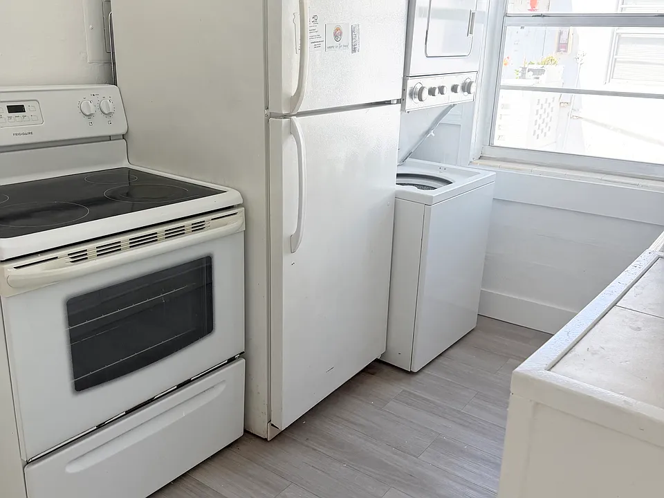 23 Sidonia Ave #3
