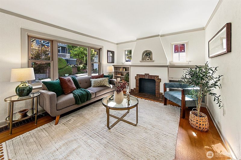4th image of 5053 Baker Avenue NW